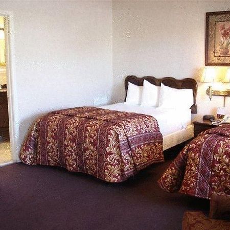 Travelodge Inn & Suites Latham Buitenkant foto