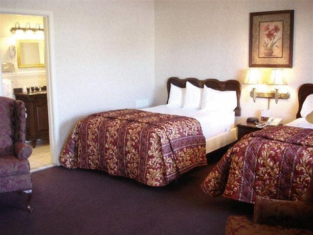 Travelodge Inn & Suites Latham Buitenkant foto